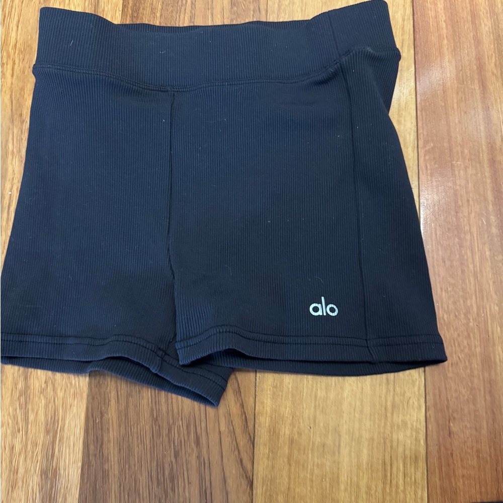 ALO Yoga Black Bike Shorts Mid-Thigh Compression